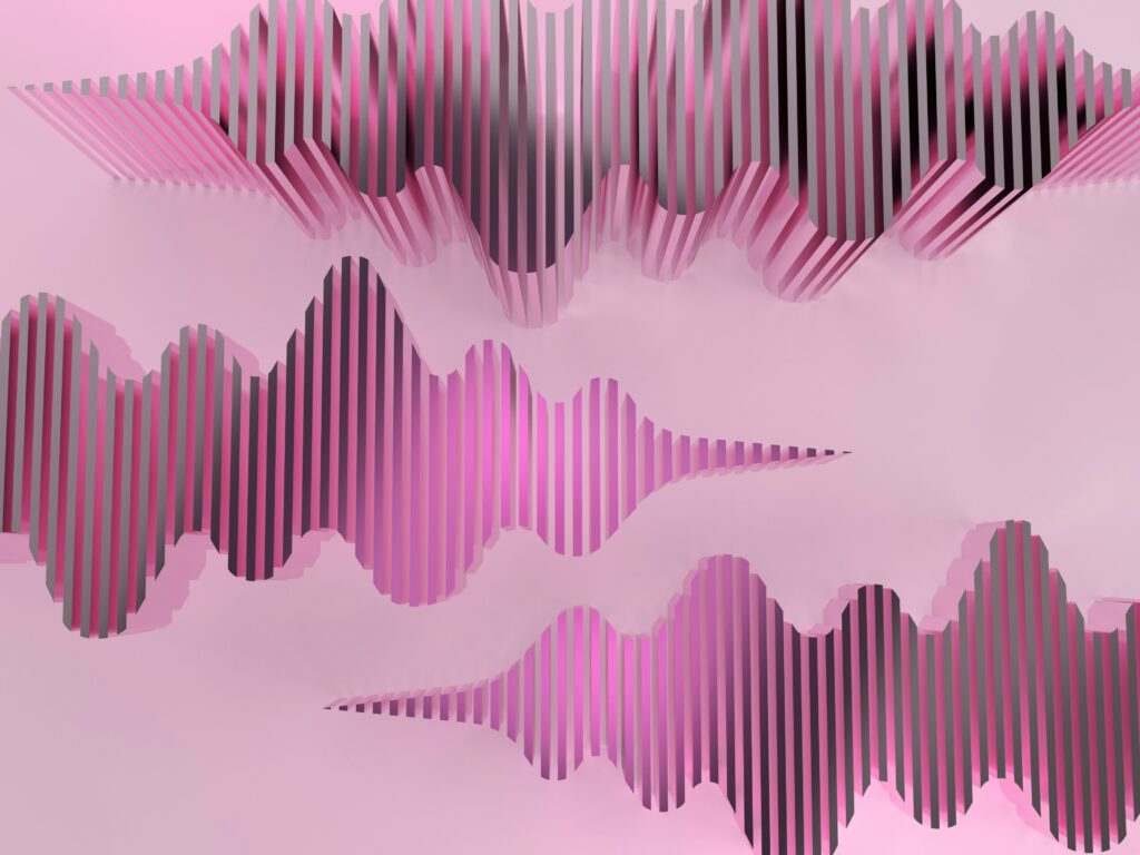 Je ziet geluidsgolven. Ze lijken uitgesneden als 3d objecten in metaal. Dit alles met roze licht en een roze achtergrond. Het is een digitale afbeelding. Dus geen foto van iets in de werkelijkheid